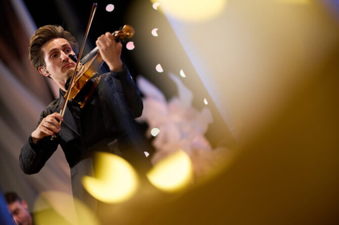 Eventová fotografia z firemného podujatia, kde každá situácia prináša nové výzvy a nečakané momenty.